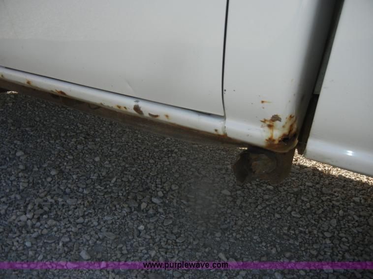 image for item D4722 2001 Chevrolet Silverado 2500 Extended Cab pickup truck