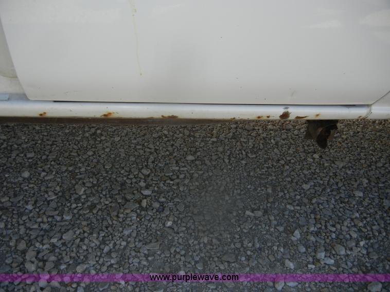 image for item D4722 2001 Chevrolet Silverado 2500 Extended Cab pickup truck