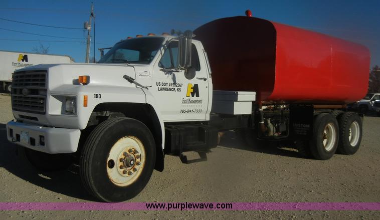 image for item D4723 1991 Ford FT900F water truck