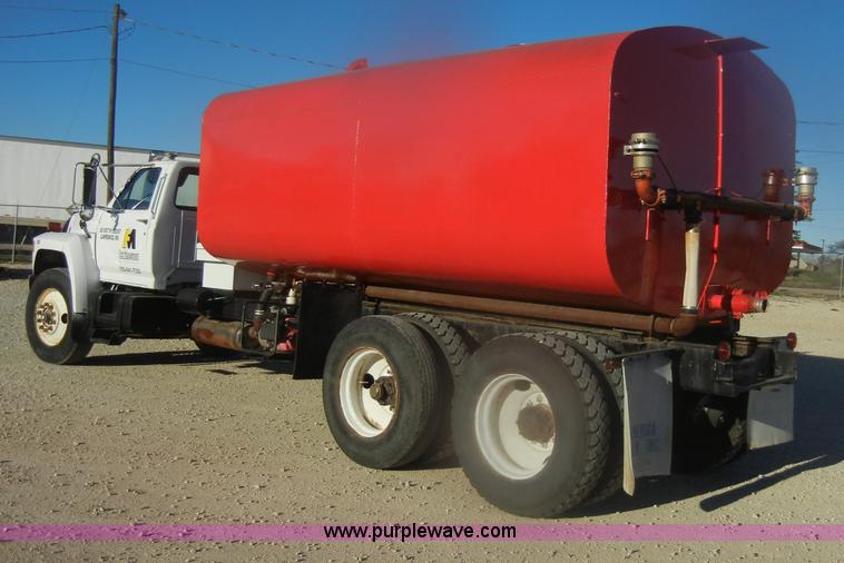 image for item D4723 1991 Ford FT900F water truck