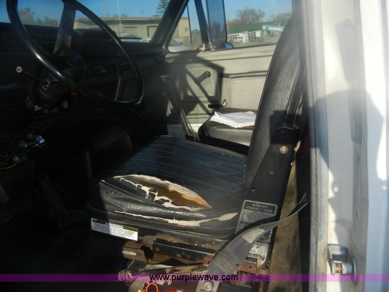 image for item D4723 1991 Ford FT900F water truck