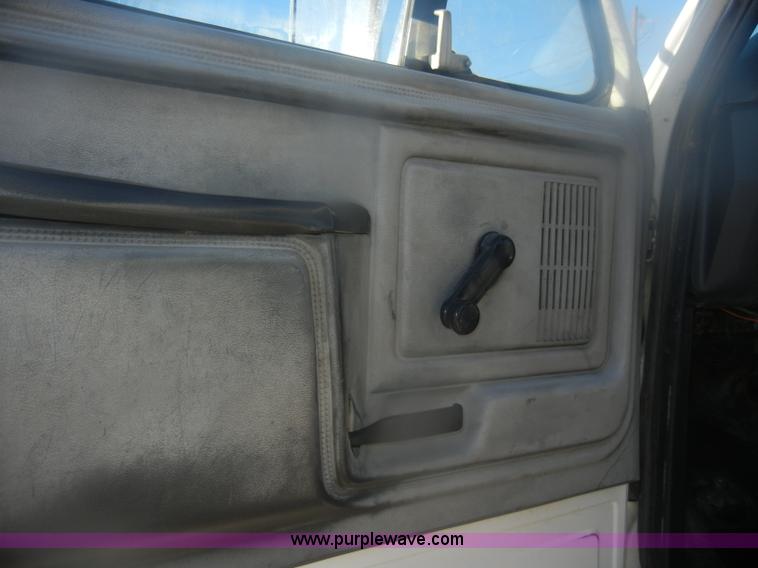 image for item D4723 1991 Ford FT900F water truck