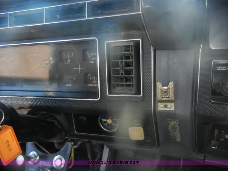 image for item D4723 1991 Ford FT900F water truck