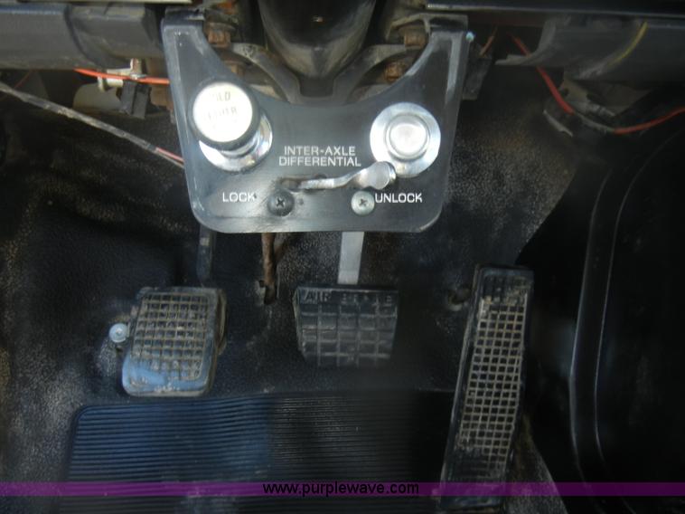 image for item D4723 1991 Ford FT900F water truck