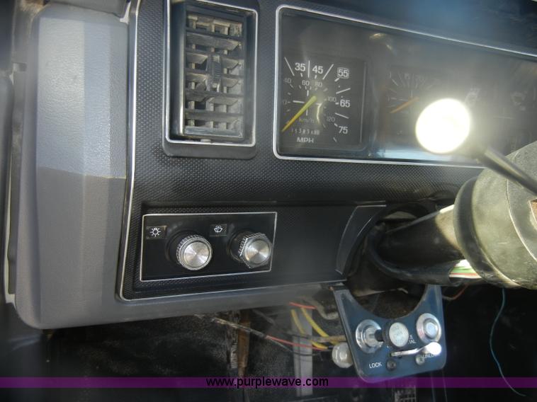 image for item D4723 1991 Ford FT900F water truck