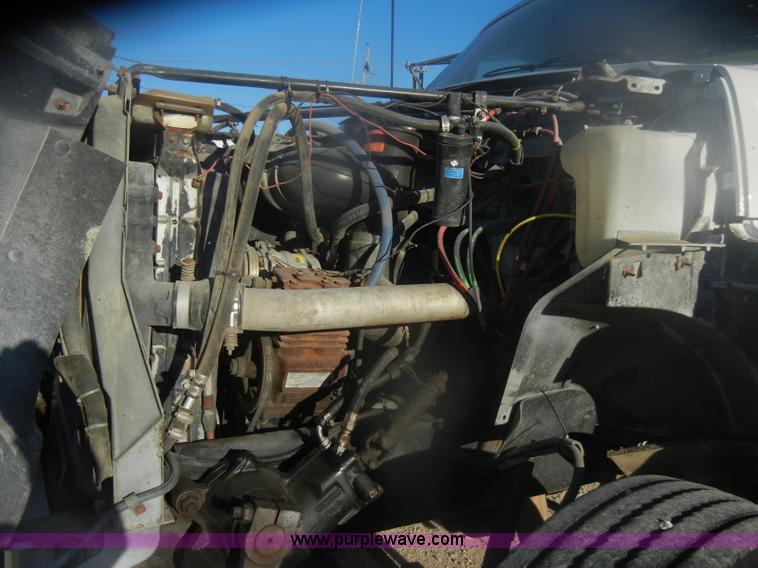 image for item D4723 1991 Ford FT900F water truck