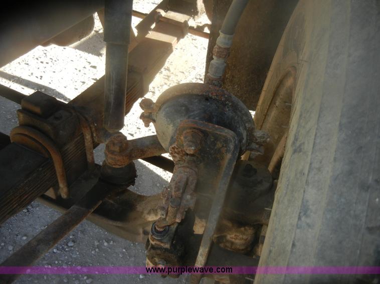 image for item D4723 1991 Ford FT900F water truck