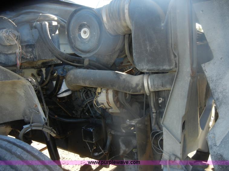 image for item D4723 1991 Ford FT900F water truck