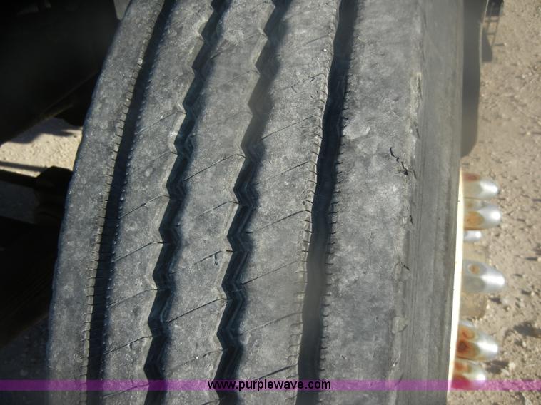 image for item D4723 1991 Ford FT900F water truck