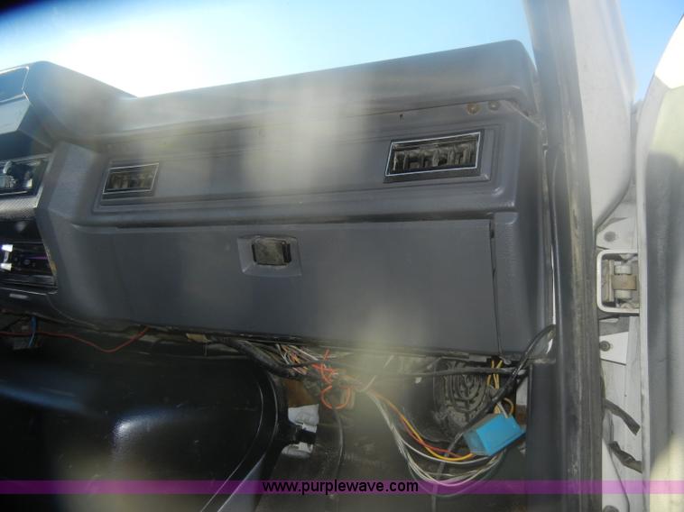 image for item D4723 1991 Ford FT900F water truck