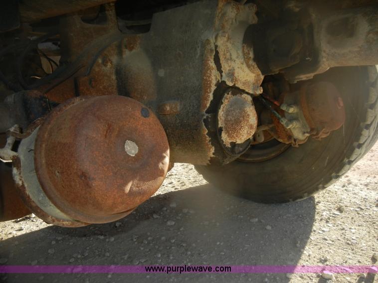 image for item D4723 1991 Ford FT900F water truck