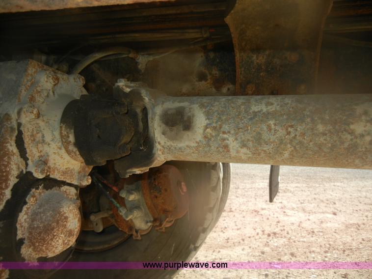 image for item D4723 1991 Ford FT900F water truck