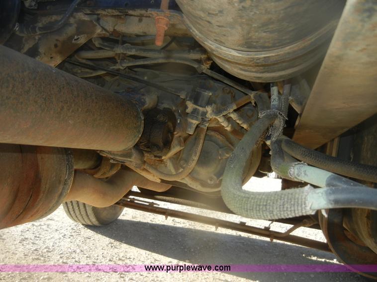 image for item D4723 1991 Ford FT900F water truck