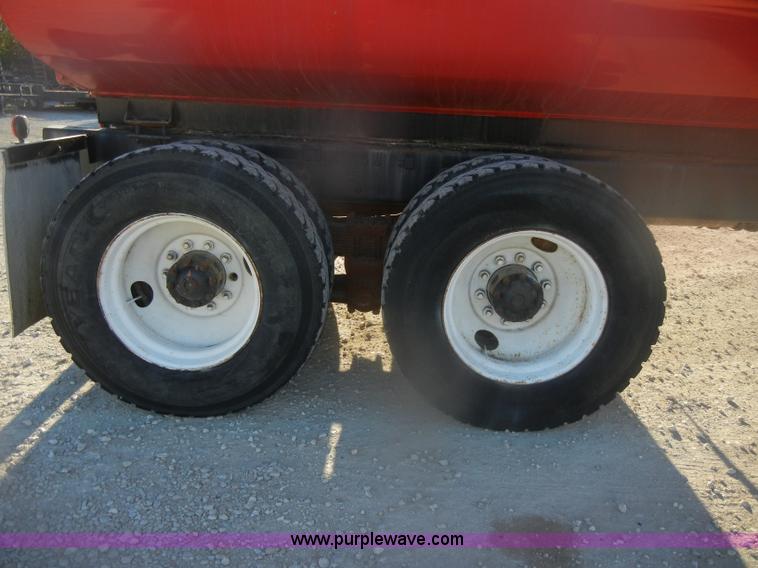 image for item D4723 1991 Ford FT900F water truck