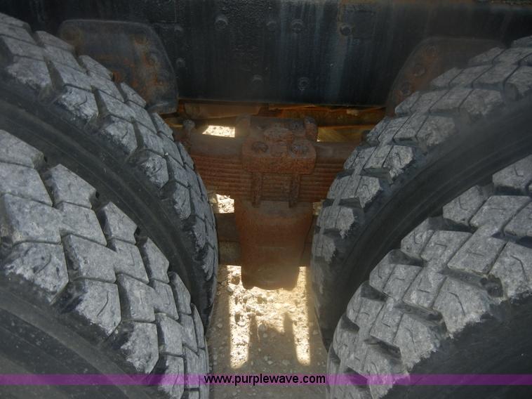 image for item D4723 1991 Ford FT900F water truck