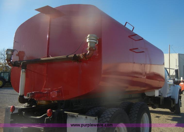 image for item D4723 1991 Ford FT900F water truck