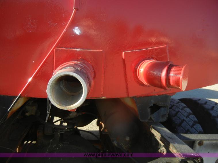 image for item D4723 1991 Ford FT900F water truck