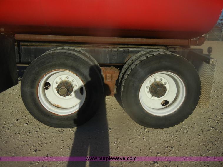 image for item D4723 1991 Ford FT900F water truck