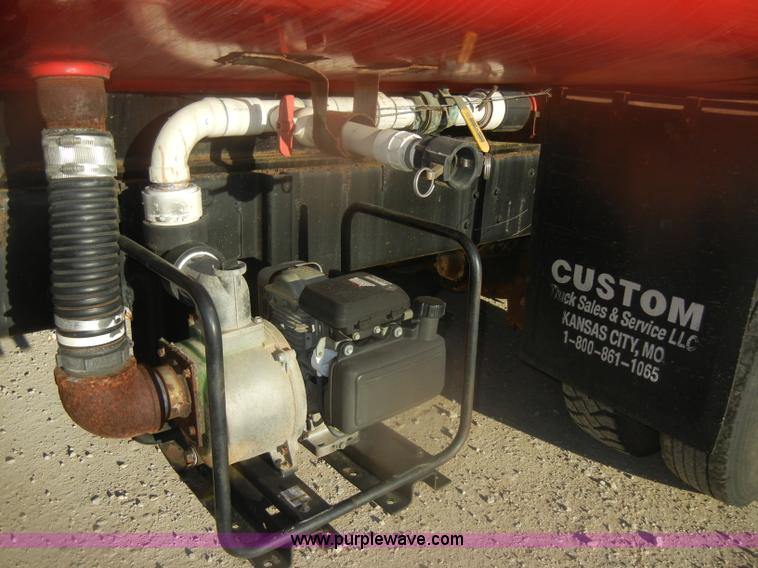 image for item D4723 1991 Ford FT900F water truck