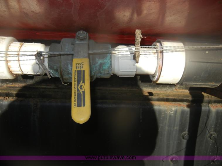 image for item D4723 1991 Ford FT900F water truck