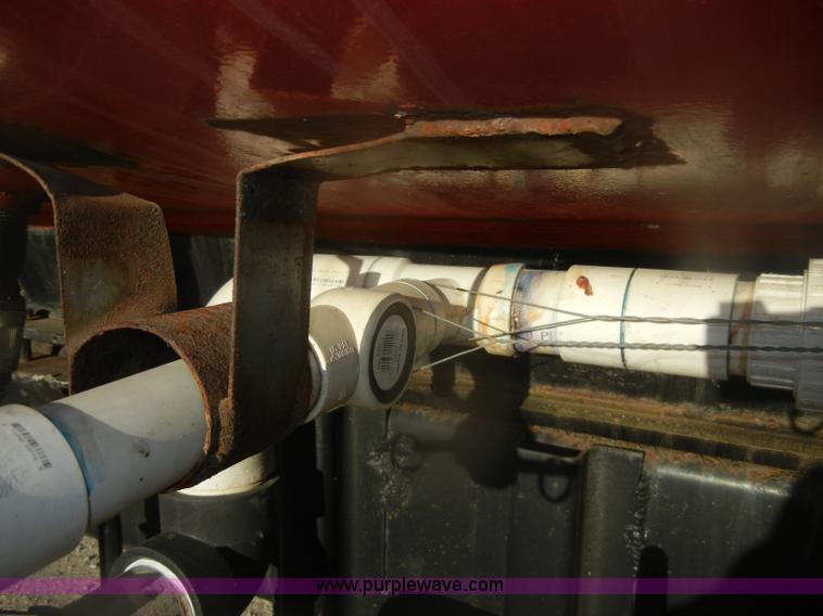 image for item D4723 1991 Ford FT900F water truck