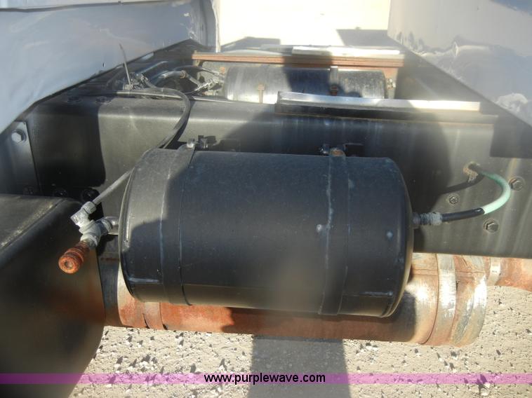 image for item D4723 1991 Ford FT900F water truck