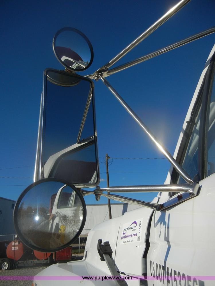 image for item D4723 1991 Ford FT900F water truck