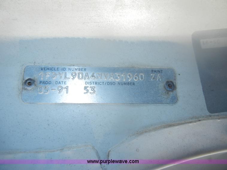 image for item D4723 1991 Ford FT900F water truck