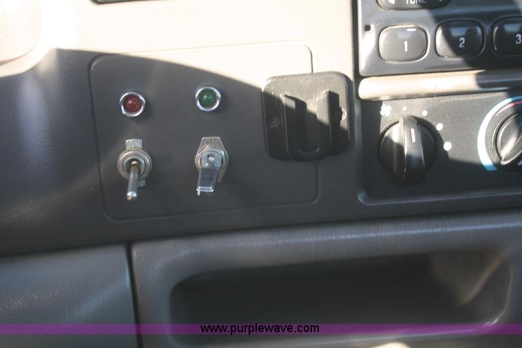 image for item D4724 2000 Ford F350 XL Super Duty service truck