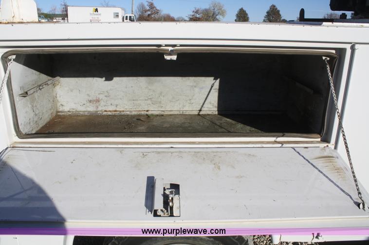 image for item D4724 2000 Ford F350 XL Super Duty service truck