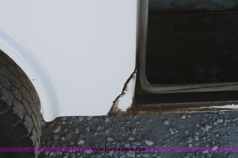 image for item D4724 2000 Ford F350 XL Super Duty service truck