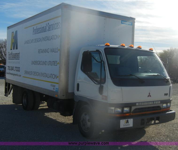 image for item D4725 2000 Mitsubishi Fuso FE box truck