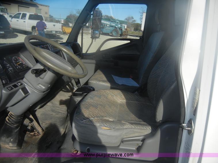 image for item D4725 2000 Mitsubishi Fuso FE box truck