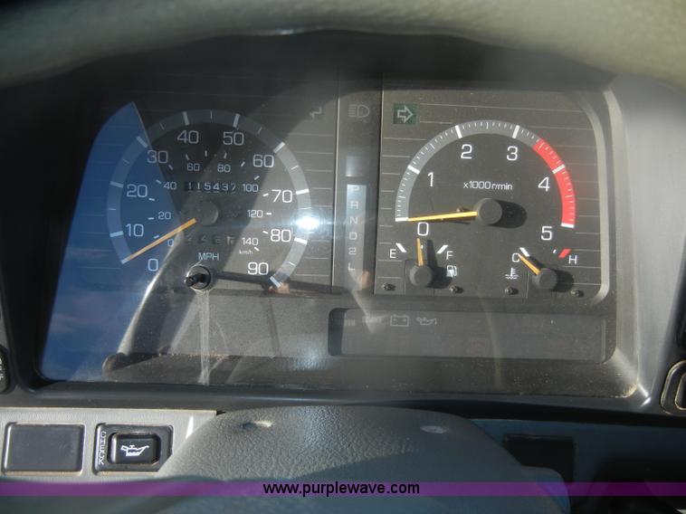 image for item D4725 2000 Mitsubishi Fuso FE box truck