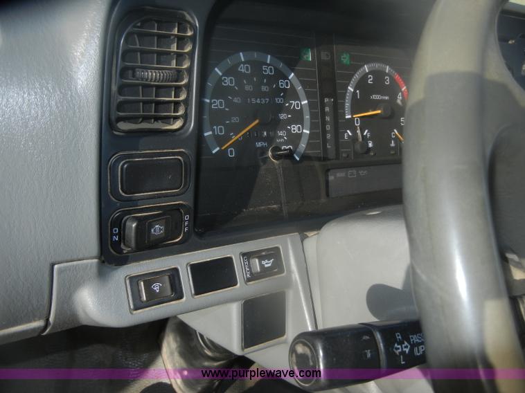 image for item D4725 2000 Mitsubishi Fuso FE box truck