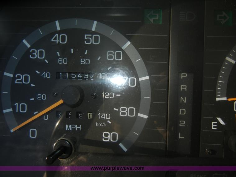 image for item D4725 2000 Mitsubishi Fuso FE box truck