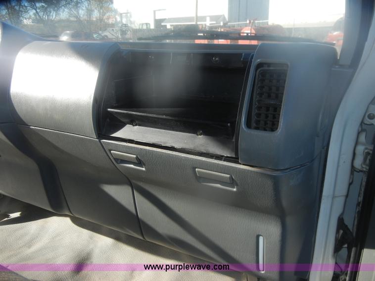 image for item D4725 2000 Mitsubishi Fuso FE box truck