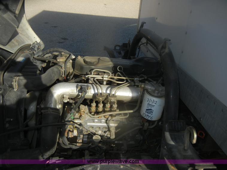image for item D4725 2000 Mitsubishi Fuso FE box truck