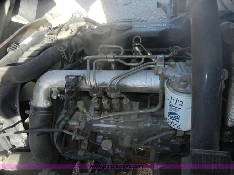 image for item D4725 2000 Mitsubishi Fuso FE box truck