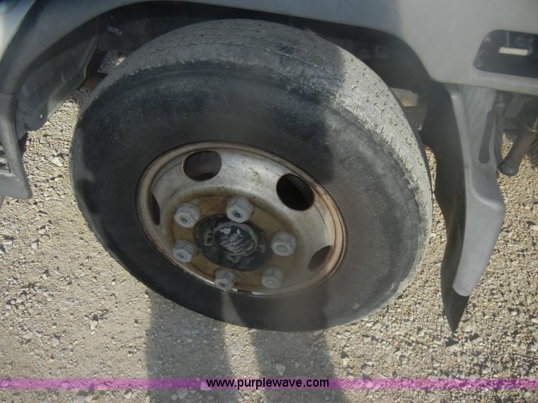 image for item D4725 2000 Mitsubishi Fuso FE box truck