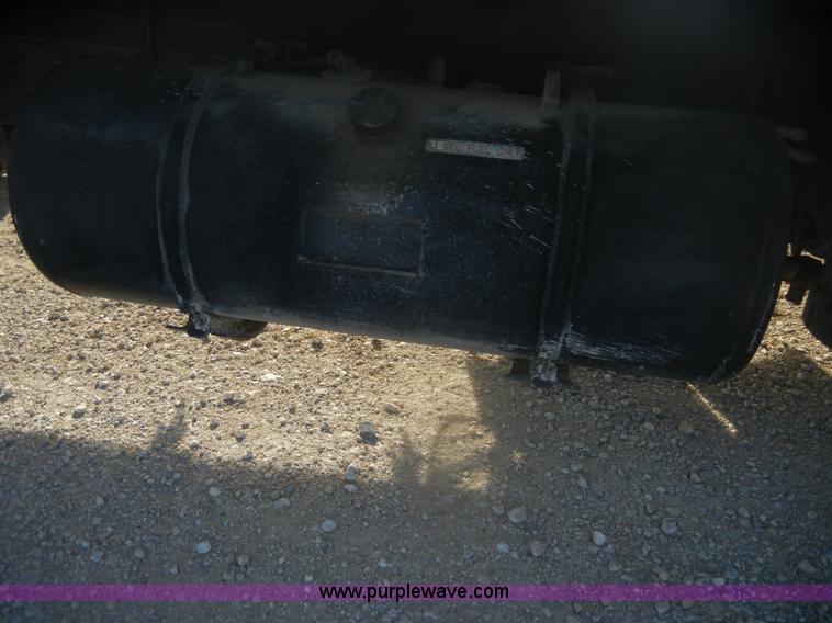 image for item D4725 2000 Mitsubishi Fuso FE box truck