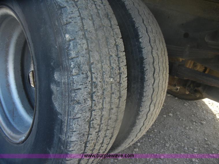 image for item D4725 2000 Mitsubishi Fuso FE box truck