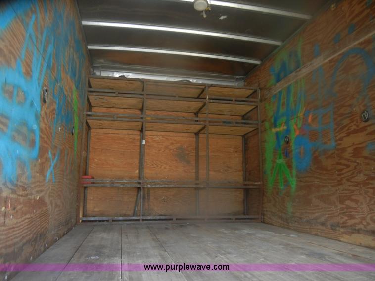 image for item D4725 2000 Mitsubishi Fuso FE box truck