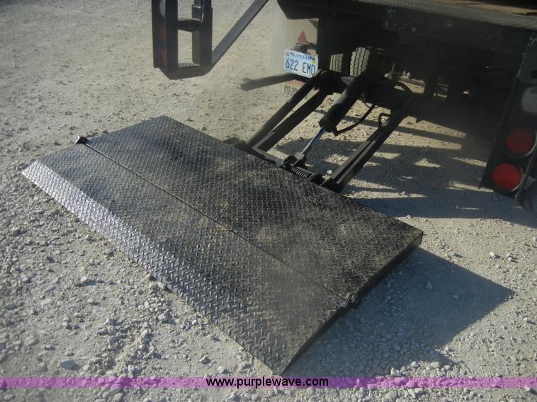 image for item D4725 2000 Mitsubishi Fuso FE box truck