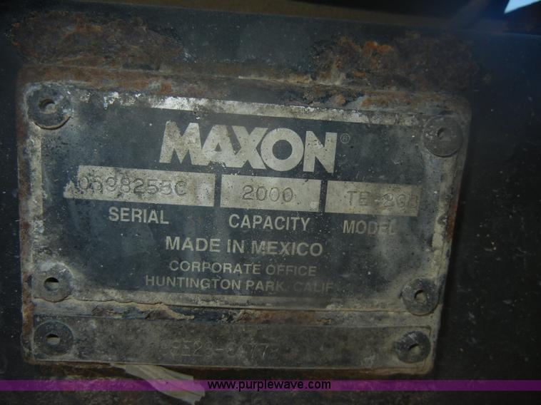 image for item D4725 2000 Mitsubishi Fuso FE box truck