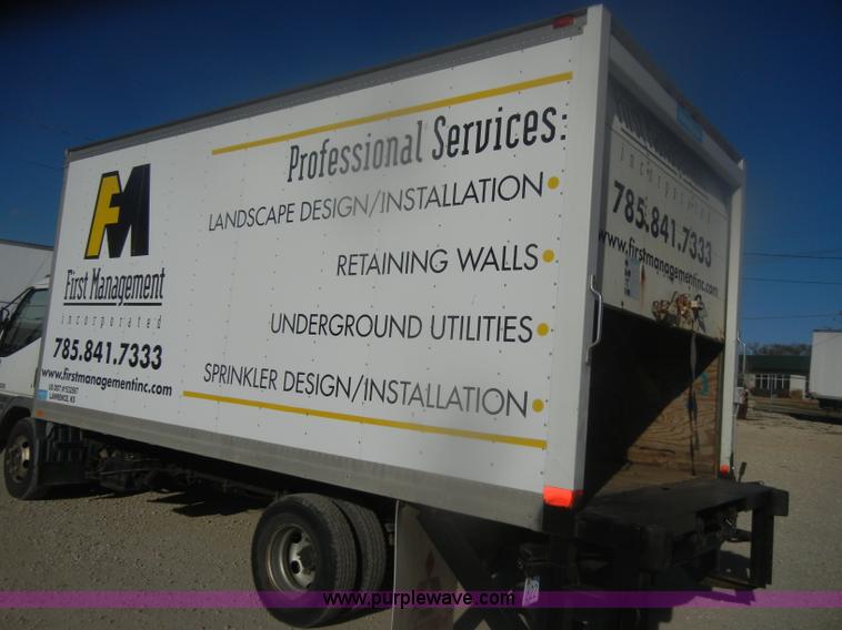 image for item D4725 2000 Mitsubishi Fuso FE box truck