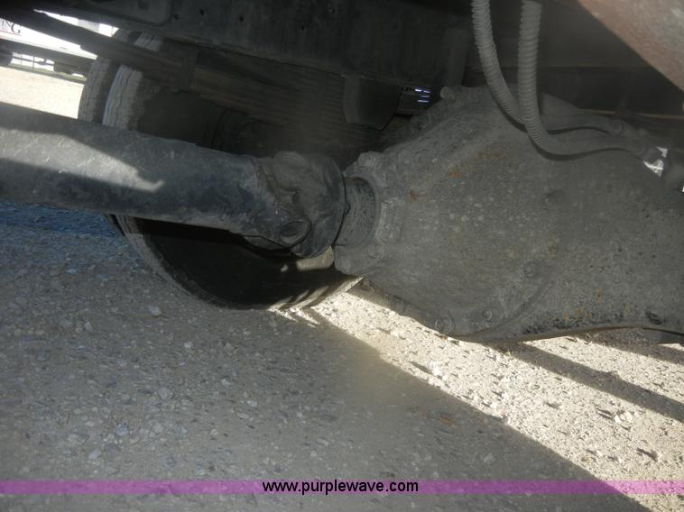 image for item D4725 2000 Mitsubishi Fuso FE box truck