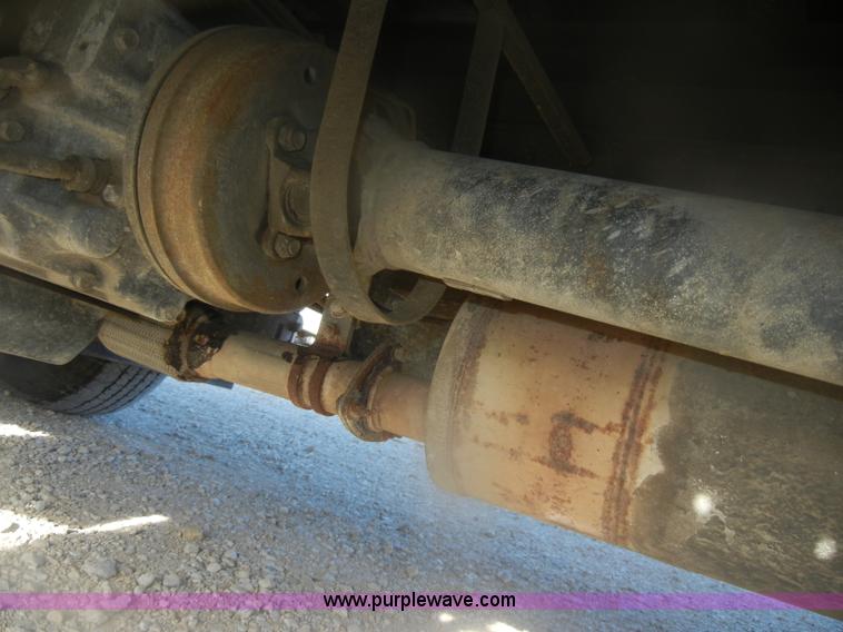 image for item D4725 2000 Mitsubishi Fuso FE box truck