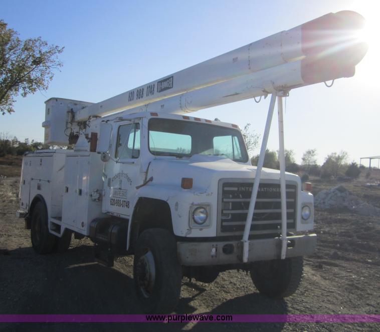 image for item D5719 1983 International 1854 bucket truck