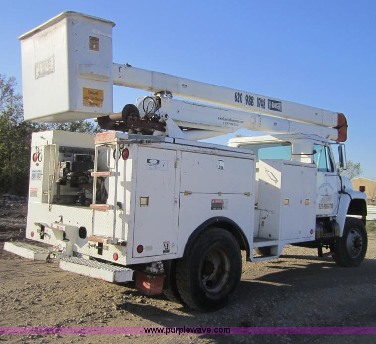 image for item D5719 1983 International 1854 bucket truck